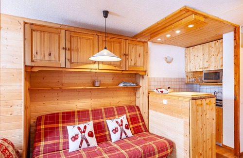 Meribel-Mottaret Apartment | Cozy Studio in Mottaret, 28m², Sleeps 4, Near Pistes, Balcon, Pets Welcome