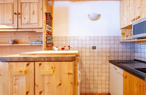 Meribel-Mottaret Apartment | Cozy Studio in Mottaret, 28m², Sleeps 4, Near Pistes, Balcon, Pets Welcome