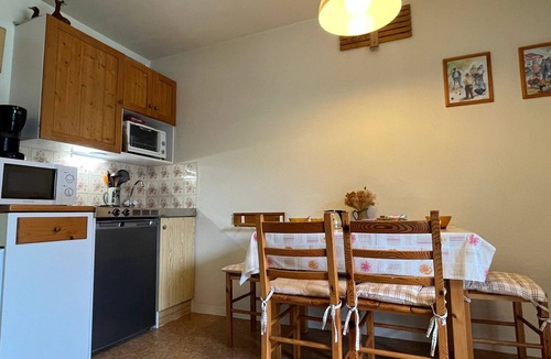 Samoens Apartment | Cozy studio in Samoëns with parking and pets allowed