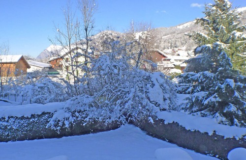 Samoens Apartment | Cozy studio in village center, pets allowed, private parking