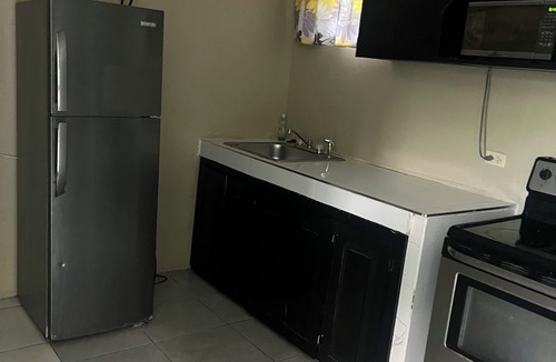 Constant Spring Apartment | Cozy studio with 2 queen size bed in serene Kingston with AC