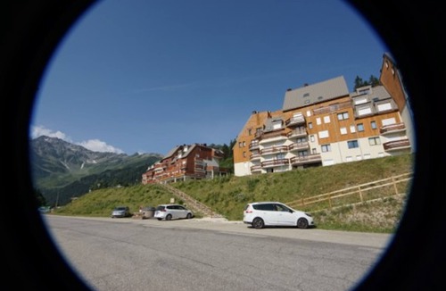 Le Pleynet Apartment | Cozy Studio with Balcony, Near Slopes and Shops, Ski-in/Ski-out Access