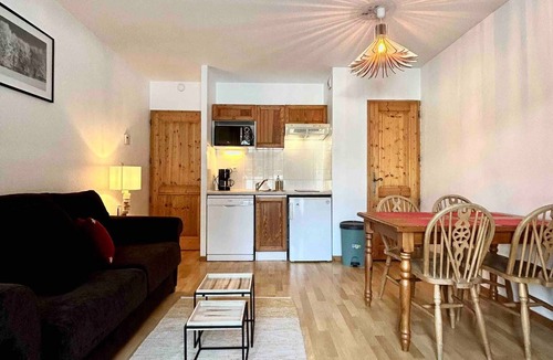 Samoens Apartment | Cozy studio with parking, pets allowed