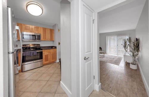 Beach Park Apartment | Cozy Urban Escape on Kennedy