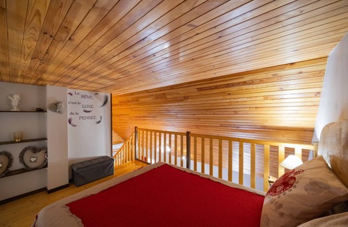 Plantades Bed & Breakfast | Cupidon Guest Room with Mountain View, Wi-Fi, and Air Conditioning