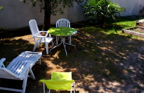 Velleron Apartment | Cute apartment with Jacuzzi and private garden