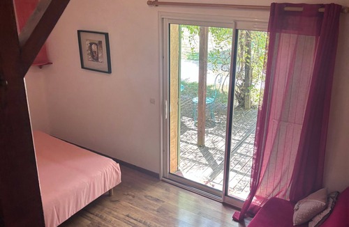 L'Epine Apartment | "Cytise" Room with Private Terrace, Shared Garden, Wi-Fi, E-Bike Friendly