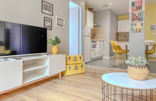 Quartier Hyper-Centre Apartment | #D6 | Hello Sunshine ☀️| T3 Sleeps 6 | Caserne de Bonne