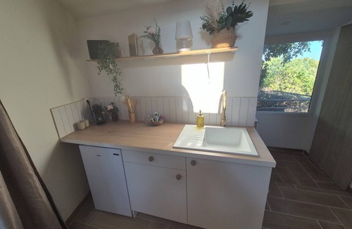 Saint-Chamas Apartment | Dance studio, nature, pool, hot tub, movie night, Netflix
