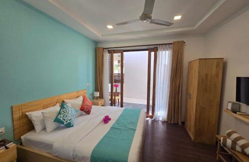 Dhiffushi House | Dhiffushi Reef & Beach