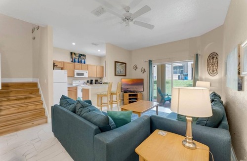 Regal Palms House | Discover a Beautiful Quiet Paradise. 20 Mins from Major Attractions