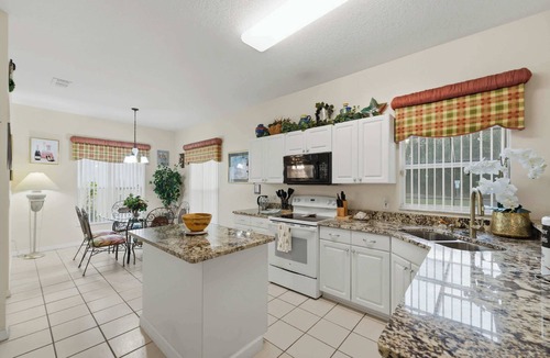 Cumbrian Lakes House | Disney 10-Min: Pool, Hot Tub, Roof Deck, Water View