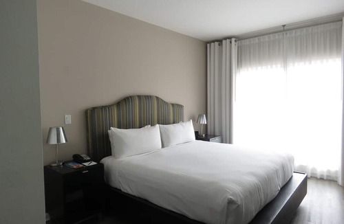 Celebration Apartment | DISNEY ESCAPE, COMFY UNIT FOR 2! POOL!
