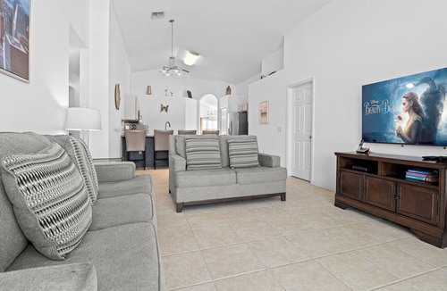 Haines City Villa | Disney,Golf. Villa 4 Bedroom 3 Bath 2 Master 2 lounges. Pool overlooks a Fairway