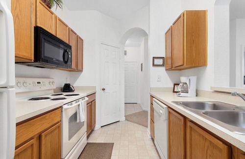 Windsor Hills Condo | Disney Wonder-Beautiful 2 bed Windsor Hills condo, just 1.5 miles from WDW!