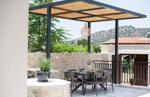 Melidoni Villa | Dodo's Residence, heated pool & jacuzzi!