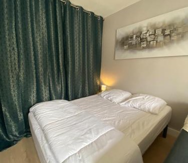 Aubenas Apartment | Domaine S&B Les studios du château