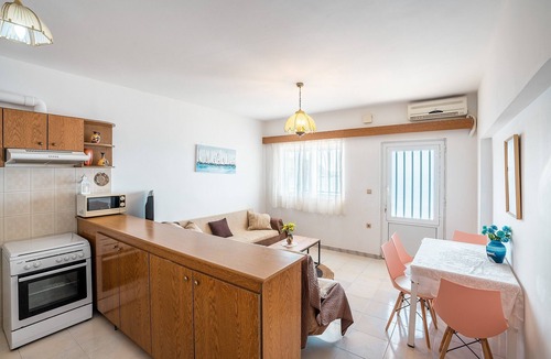 Haraki Apartment | Dorothy's Seaview Apartment with Sea View and Wi-Fi