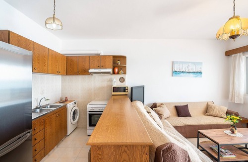 Haraki Apartment | Dorothy's Seaview Apartment with Sea View and Wi-Fi