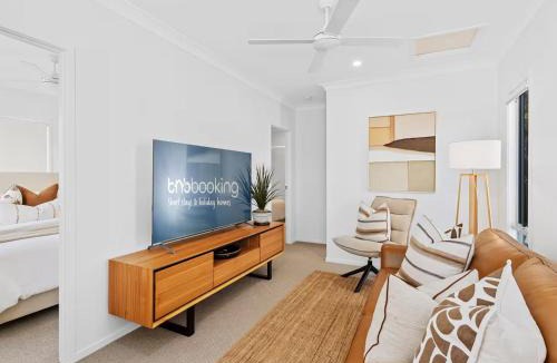 Oxenford House | Dream World Escape 4BR Oxenford - Pool, Gym BBQ