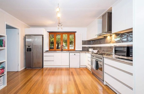 Burleigh Heads House | Driftwood by Khove