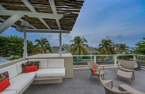 Silver Sands Villa | Driftwood Villa (2/3 Rooms)