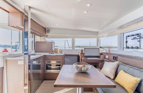Komolac Boat Rental | Dubrovnik Delight: A Sun-Kissed Sailing Experience