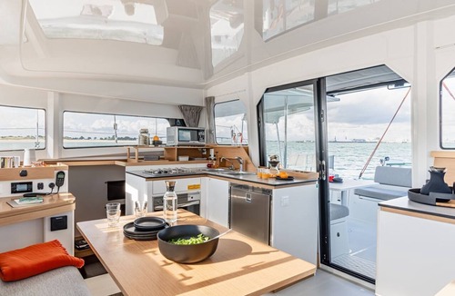 Komolac Boat Rental | Dubrovnik Delight: A Sun-Kissed Sailing Experience