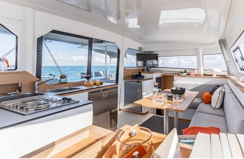 Komolac Boat Rental | Dubrovnik Delight: A Sun-Kissed Sailing Experience