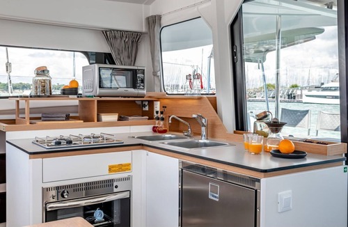 Komolac Boat Rental | Dubrovnik Delight: A Sun-Kissed Sailing Experience
