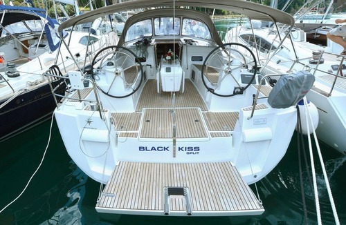 Komolac Boat Rental | Dubrovnik Delight: A Sun-Kissed Sailing Experience