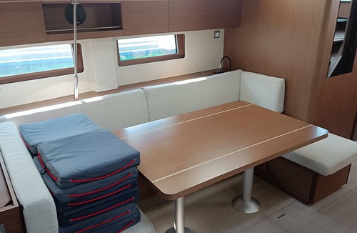 Komolac Boat Rental | Dubrovnik Delight: A Sun-Kissed Sailing Experience