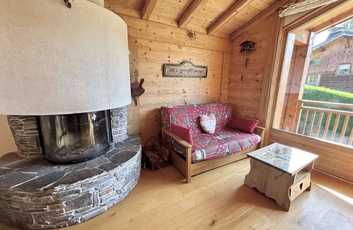 Demi-Quartier Apartment | Duplex Near Princess Ski Slopes, 4 Beds, Garage, Balcony, Fireplace