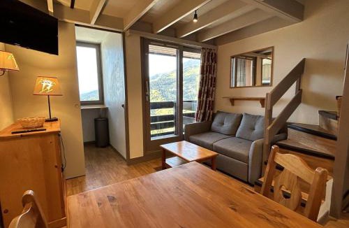 Meribel-Mottaret Apartment | Duplex rénové au pied des pistes à Méribel, 7 couchages - FR-1-355-233