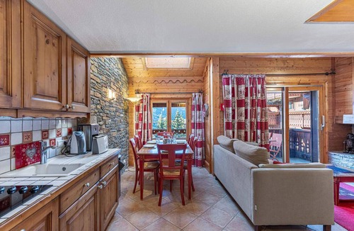 Meribel Village Apartment | Duplex with fireplace, near slopes and village, spa included