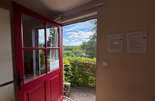 Rognes Apartment | East Studio – Château Barbebelle Wine Estate Provence
