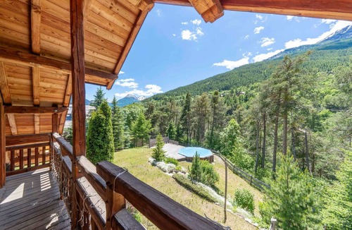 Forville Ski Chalet | Echyllo - Six Bedroom Chalet, Sleeps 14