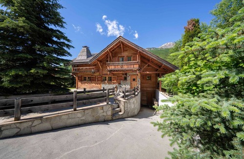 Forville Ski Chalet | Echyllo - Six Bedroom Chalet, Sleeps 14