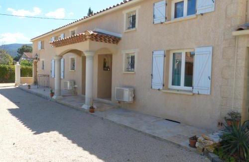 Auriol House | Eclats du Sud hébergements "les Lavandes" ou "les Romarins" meublés de tourisme classés 3 étoiles