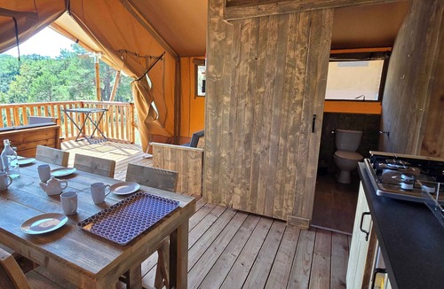 Saint-Laurent-du-Verdon House | Eco Camping | Tente Lodge tout confort | Piscine