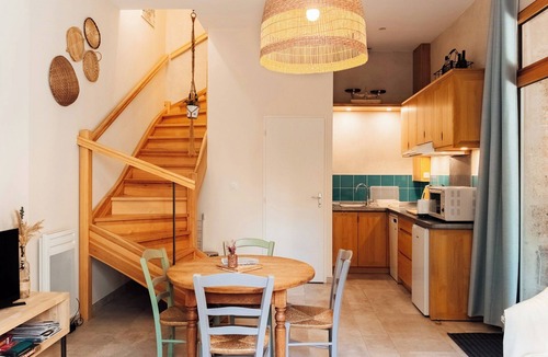 La Peyrade Apartment | Eco-friendly cottage in Frontignan wine estate