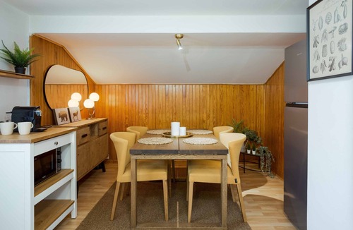 Chamonix City Centre Cottage | Edelweiss 3 Apartment - an apartment that sleeps 4 guests, parking, wifi