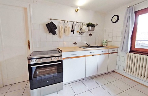 Chamonix City Centre Cottage | Edelweiss 3 Apartment - an apartment that sleeps 4 guests, parking, wifi