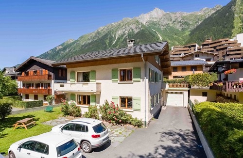 Chamonix City Centre Cottage | Edelweiss 3 Apartment - an apartment that sleeps 4 guests, parking, wifi