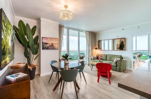 Coconut Grove Apartment | Elegant 2BR Condo at Hotel Arya Full Kitchen Wraparound Views 2 Parking Spots