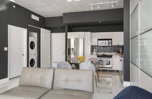 Downtown Miami Apartment | Elegant and luxurious 2/2 skyline view in downtown miami