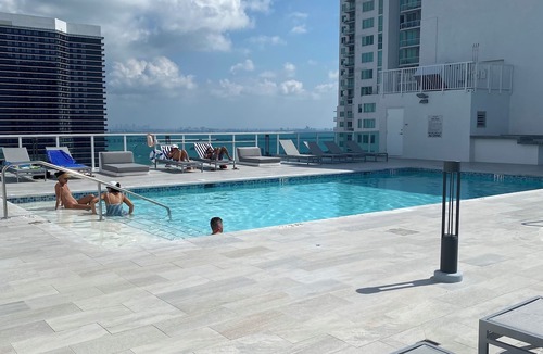 Downtown Miami Apartment | Elegant and luxurious 2/2 skyline view in downtown miami