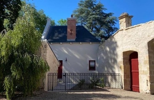 Ainay-le-Vieil Cottage | Elegant house with private garden, castle view