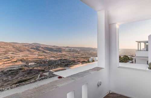 Naxos Town Villa | ELEGANT VILLA WITH PRIVATE SPA AND PANORAMIC VIEW