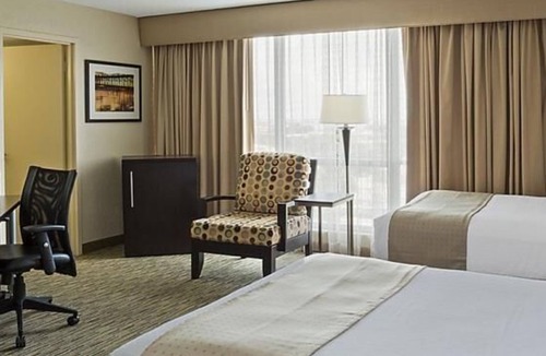 Miami Springs Hotel | Enjoy a Hassle-Free and Suiting Stay! 3 Family-friendly Units, Onsite Pool